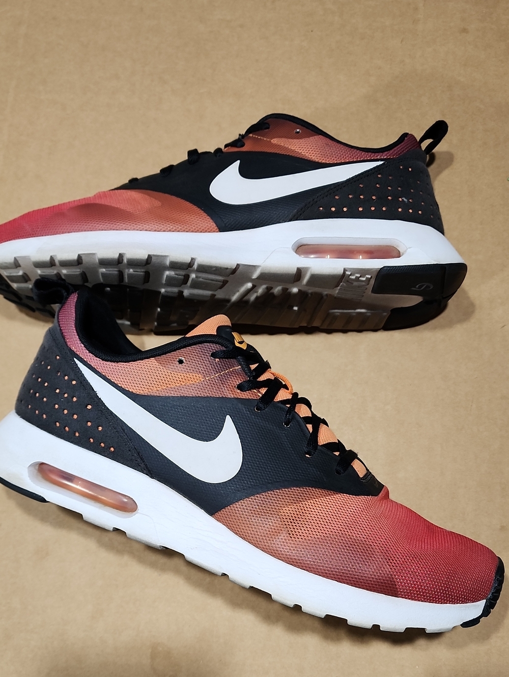 Nike Air Max Tavas Essential Running Walking Shoes Red 742781-008 Mens Size 10.5